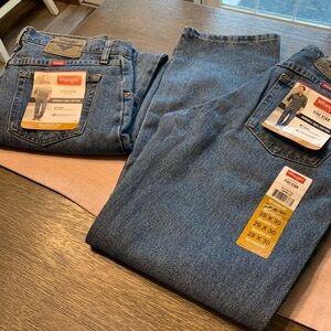 New! Lot of 2! Five Star Men's Relaxed Blue Jeans.